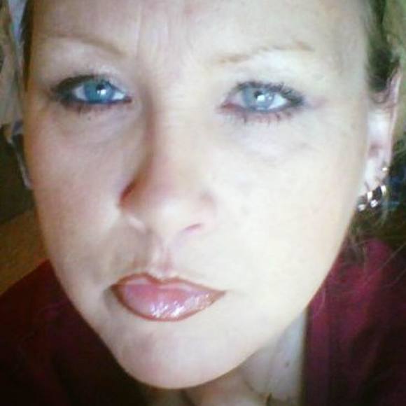 Meet your Posher, Debbie - Picture 1 of 1